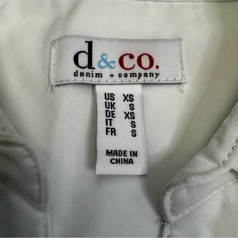 D&Co White Collared Button-Down Shirt Size XS Long Sleeve Can Be Worn Up NWOT - Picture 6 of 10